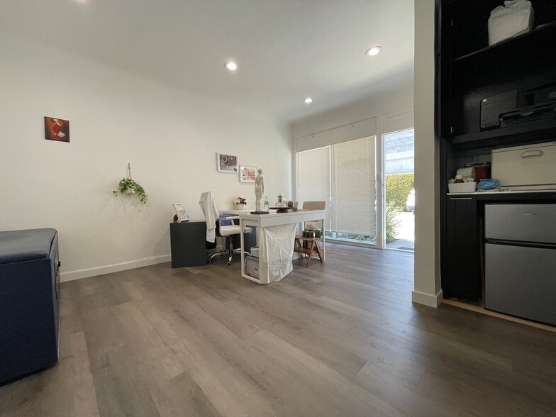 More Photos Of 2346 Westwood Blvd, Los Angeles Office For Lease