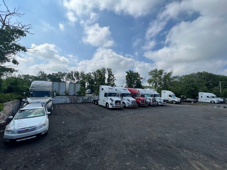 More Photos Of 2067 Bennett, Philadelphia Land For Lease