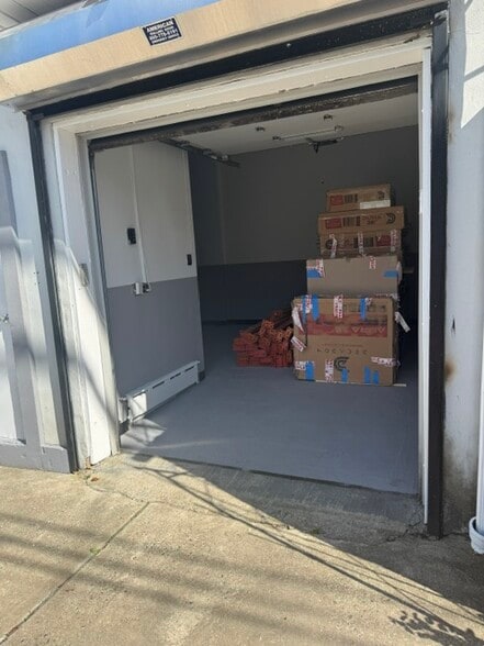 More Photos Of 182 Vermont Ave, Staten Island Light Distribution For Sale