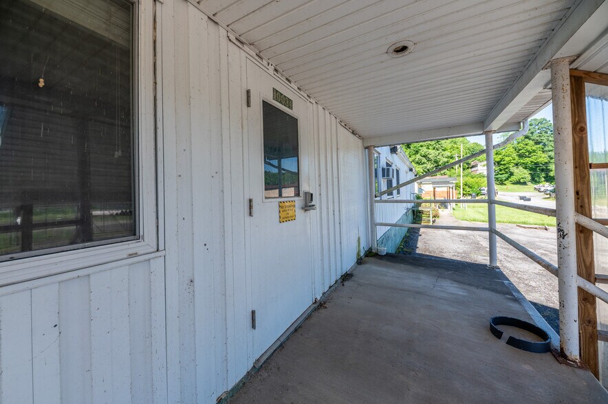 More Photos Of 123 Turkey Run Rd, Salem Distribution For Lease