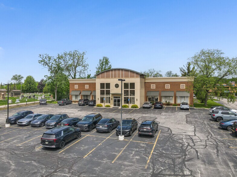 More Photos Of 32875 Solon Rd, Solon Medical For Lease