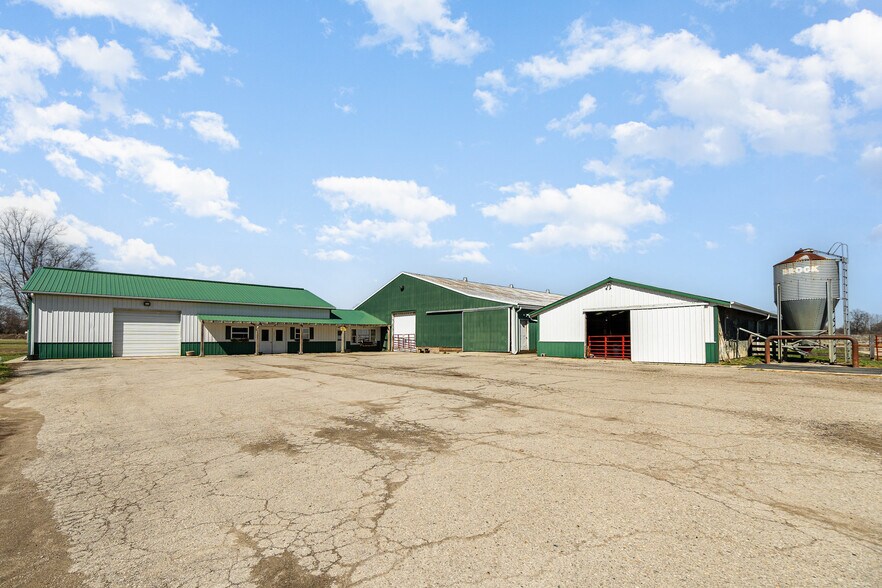 More Photos Of 7195 Singer Rd, Dayton Horse Stables For Sale