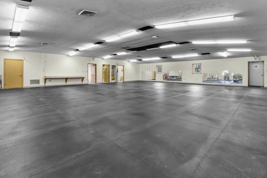 More Photos Of 150 Mensa Dr, Noblesville Office For Sale