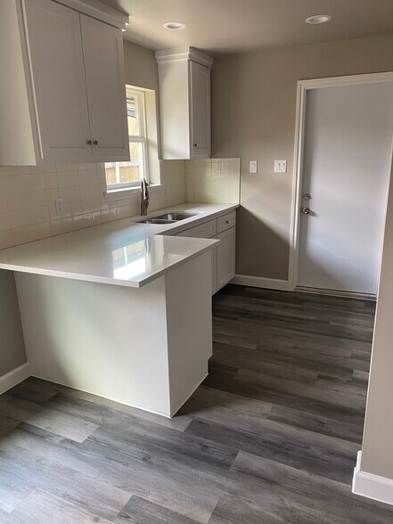 More Photos Of 8817 Emmott Rd, Houston Office For Lease