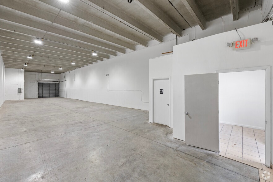 More Photos Of 7506-7560 NW 70th St, Miami Unknown For Lease