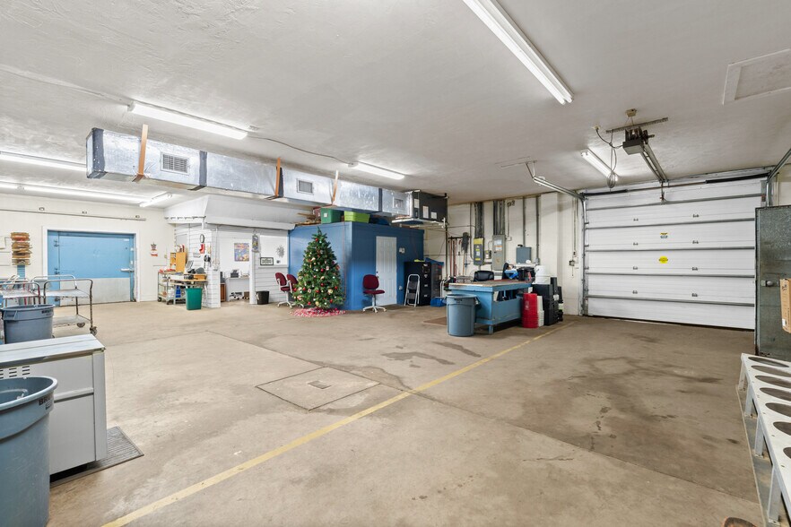 More Photos Of 130 S Charles St, Daytona Beach Warehouse For Sale