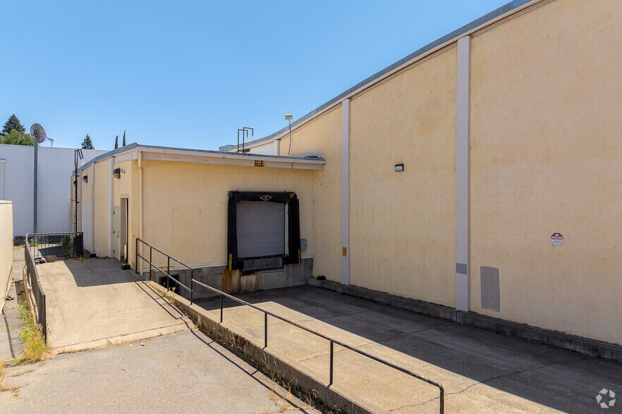 More Photos Of 865 Colusa Ave, Yuba City Department Store For Sale