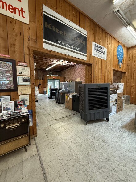 More Photos Of 122 W 7th St, Hanford Storefront Retail Office For Sale