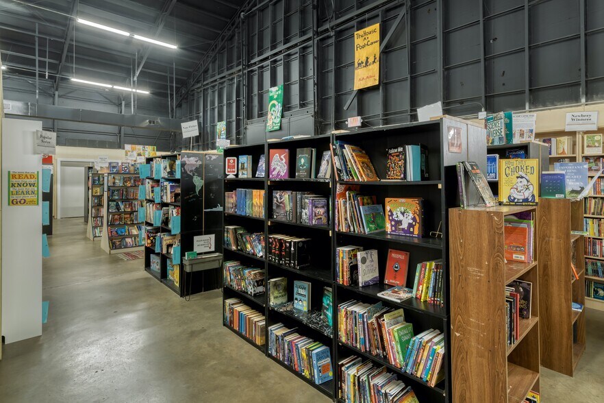 More Photos Of 462 E Henri De Tonti Blvd, Springdale Warehouse For Sale