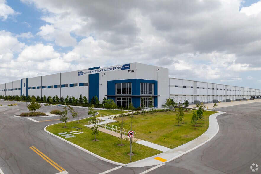 More Photos Of 21301 NW 47th Ave, Miami Gardens Warehouse For Lease