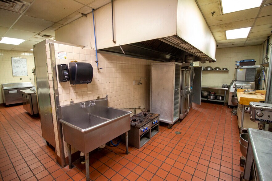 More Photos Of 5402 Portage Rd, Portage Restaurant For Lease