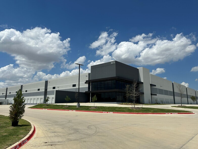 More Photos Of 3075 Valley View Ln, Dfw Airport Industrial For Sale