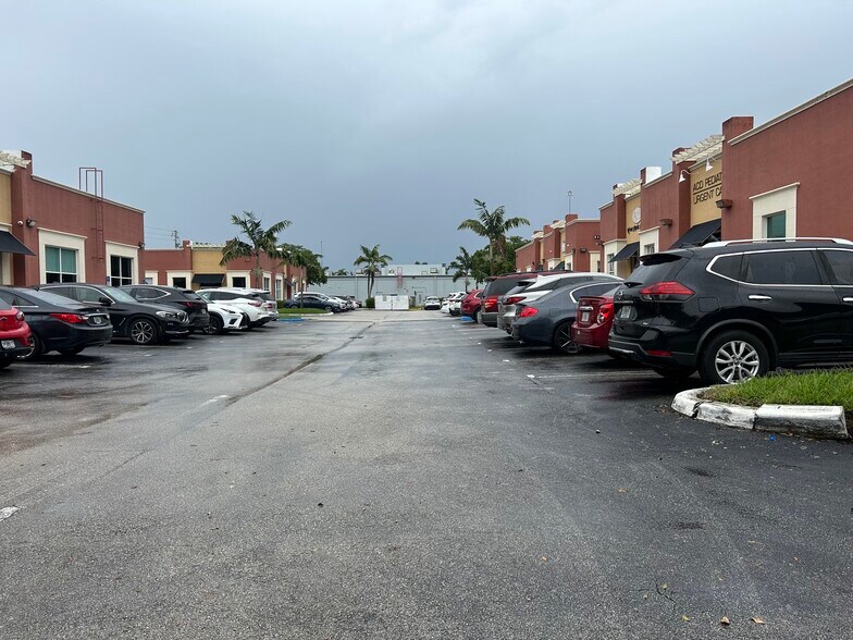 More Photos Of 3408 W 84th St, Hialeah Office For Lease