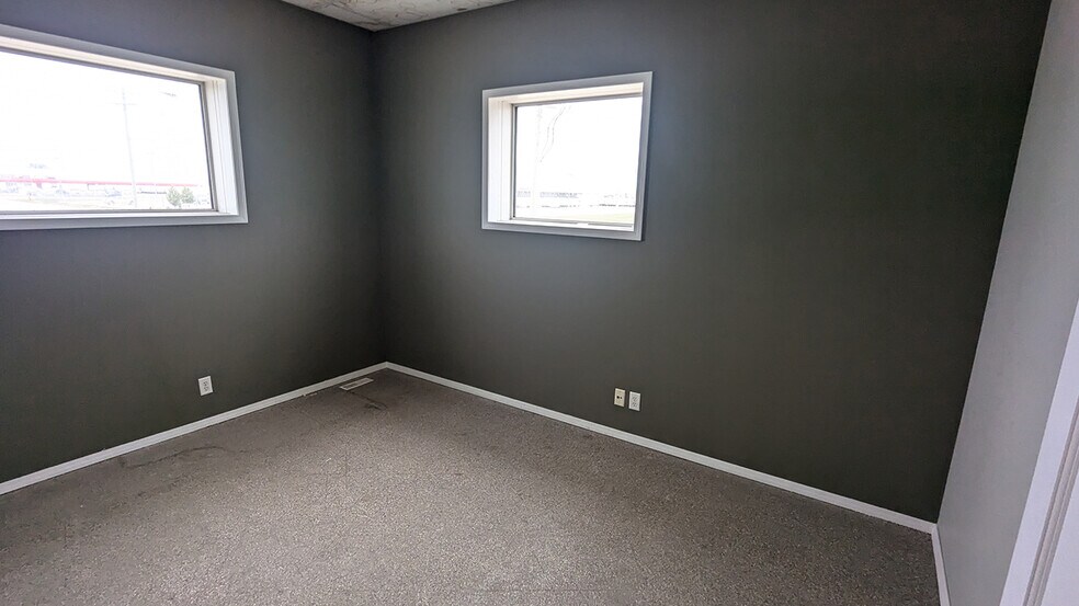 More Photos Of 86 Wheatfield Rd, Rosser Warehouse For Lease