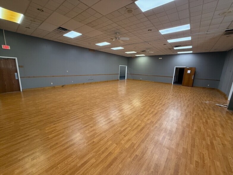 More Photos Of 3548 Western Ave, Connersville Mixed Retail For Sale