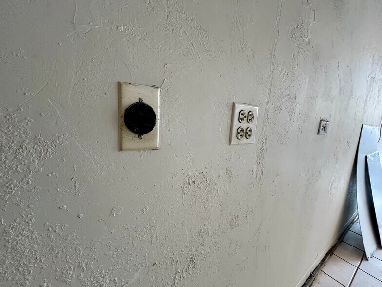 More Photos Of 2316-2318 N Clark St, Chicago Storefront Retail Residential For Lease