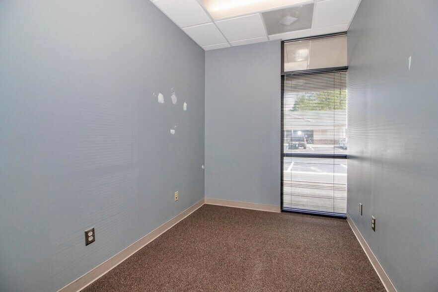 More Photos Of 285 N Main St, Troutman General Retail For Lease