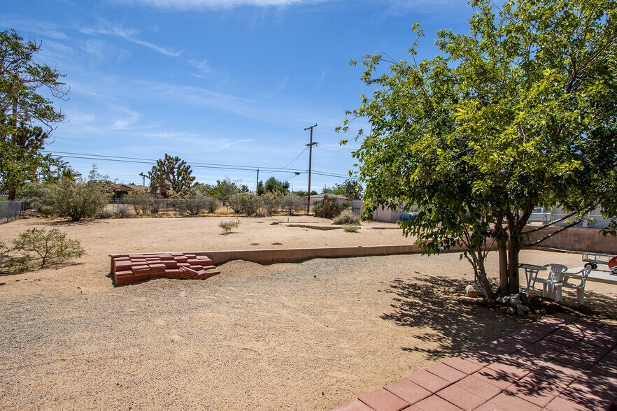 More Photos Of 7211 Joshua Ln, Yucca Valley Office Residential For Lease