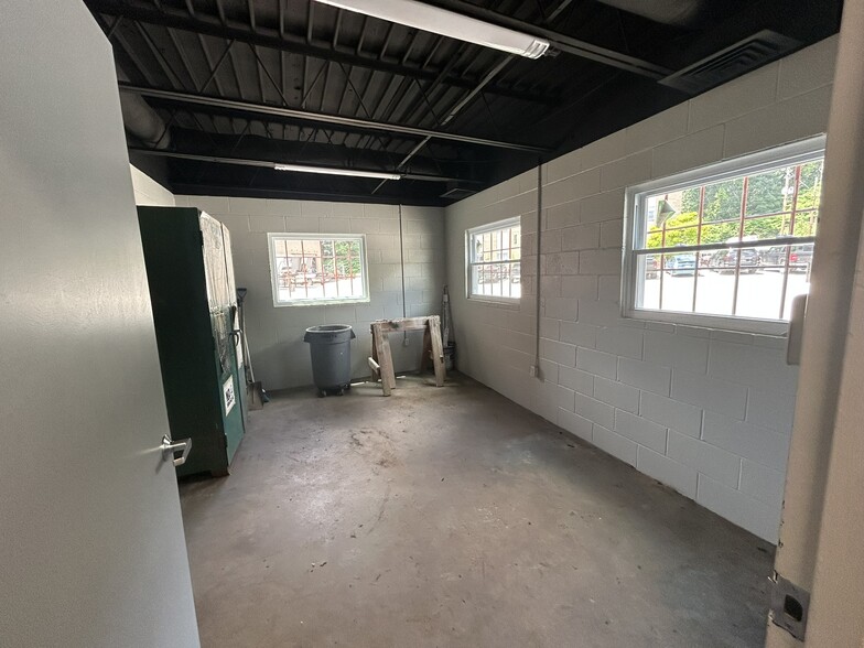 More Photos Of 1920 Lincoln Rd, Pittsburgh Warehouse For Lease