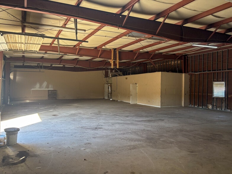 More Photos Of 220 Eagle Rd, Goose Creek Light Distribution For Lease