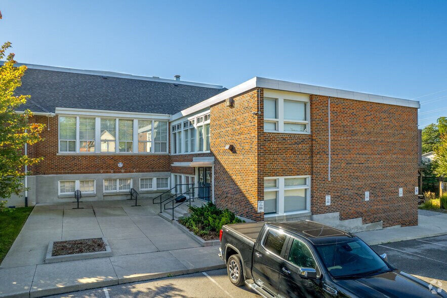 More Photos Of 300 King St S, Whitby Office For Sale