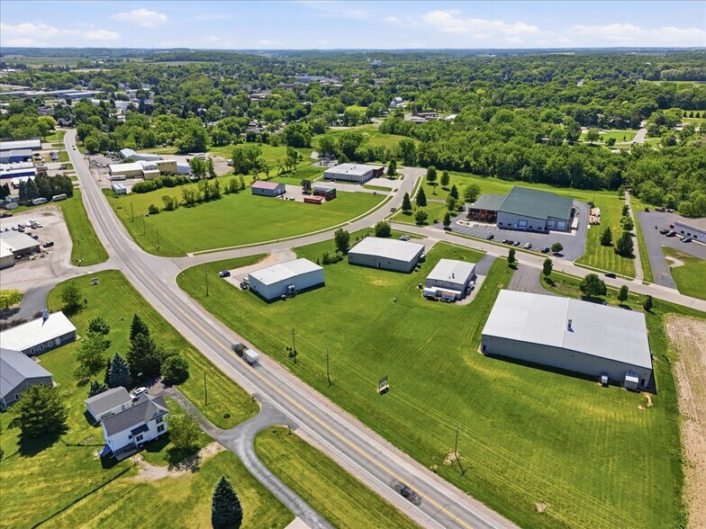 More Photos Of 590 Commercial Ave, Waterloo Auto Repair For Sale