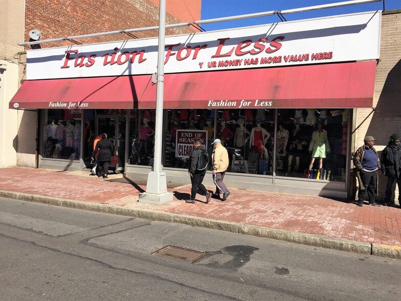 More Photos Of 1048 Beach 20Th St, Far Rockaway Storefront For Lease