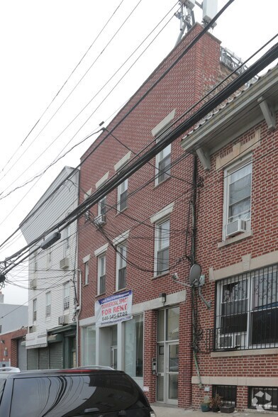 Primary Photo Of 32-31 Greenpoint Ave, Long Island City Apartments For Lease