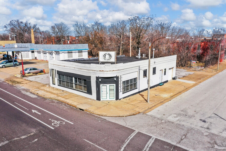 More Photos Of 2600 N Florissant Ave, Saint Louis Flex For Sale