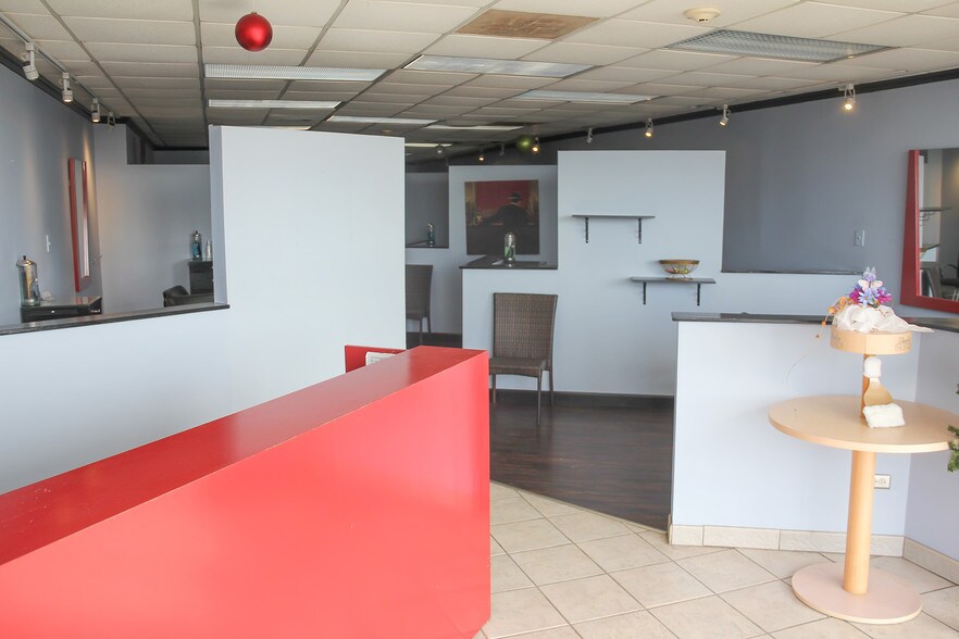 More Photos Of 207-227 W Grand Ave, Bensenville Unknown For Lease