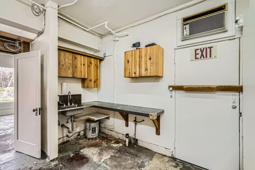 More Photos Of 8310-8318 8th Ave NW, Seattle Storefront Retail Office For Lease