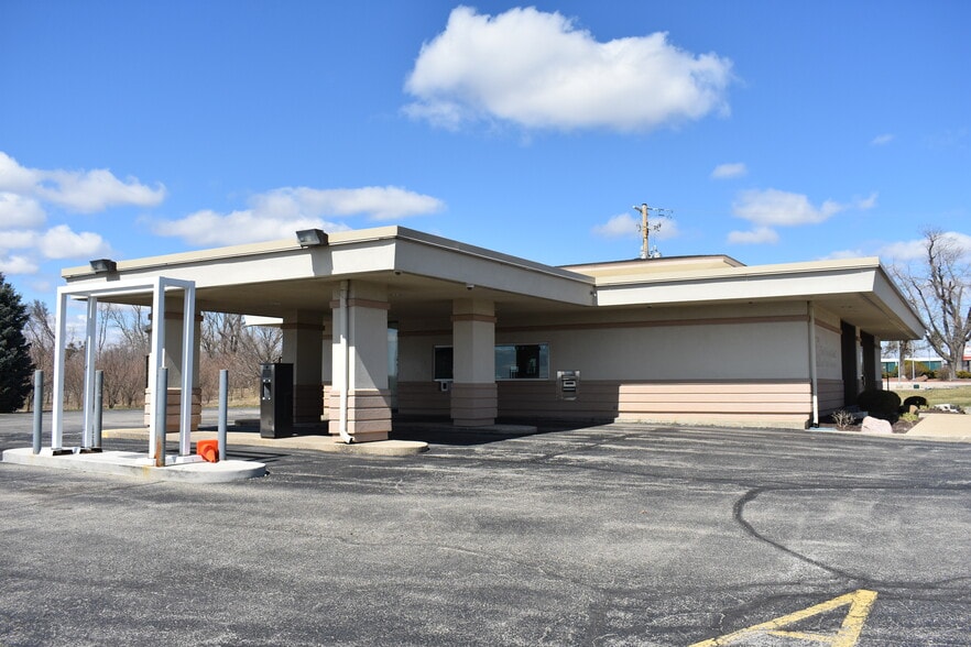 More Photos Of 2636 US 51, Janesville Bank For Sale