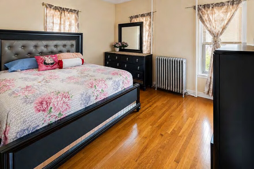 More Photos Of , Hyde Park Unknown For Sale