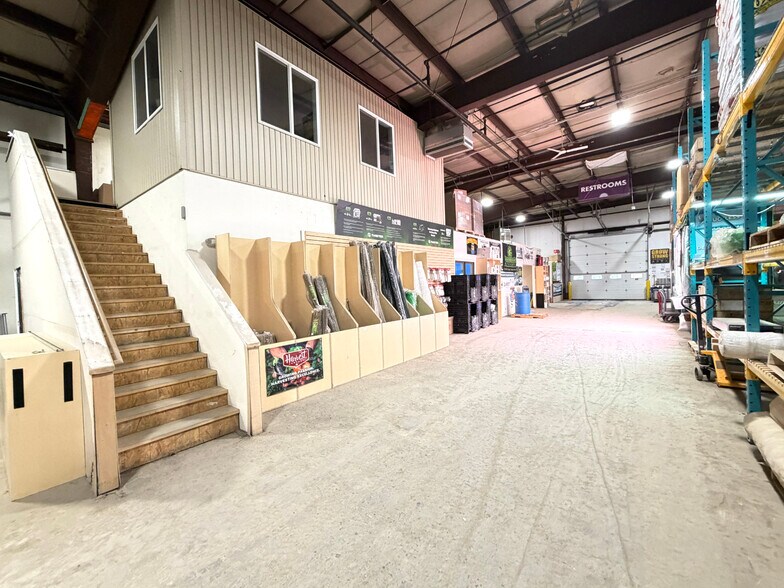 More Photos Of 510 Wilson St, Brewer Freestanding For Lease