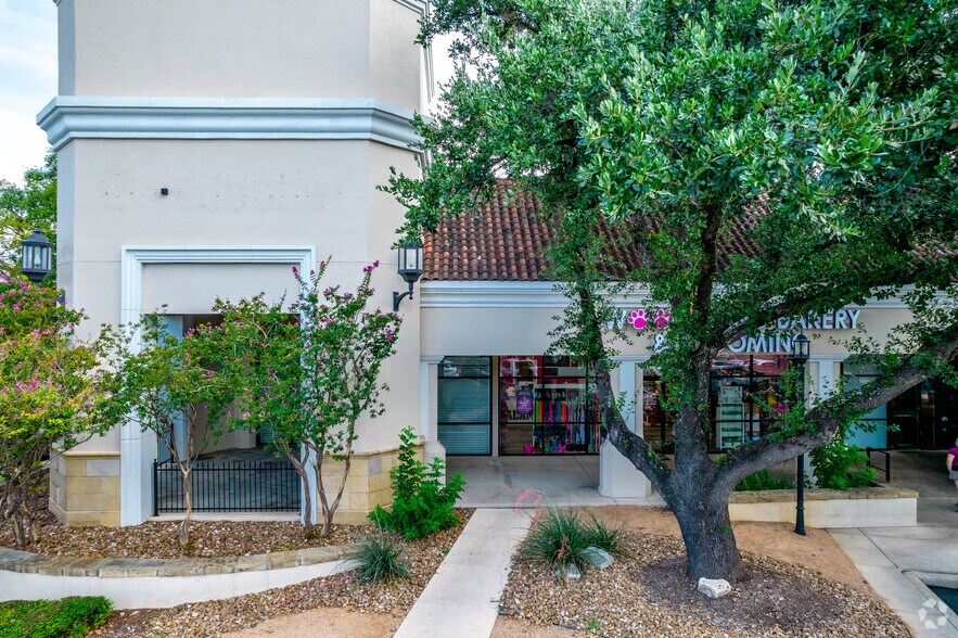 More Photos Of 999 E Basse Rd, San Antonio Unknown For Lease