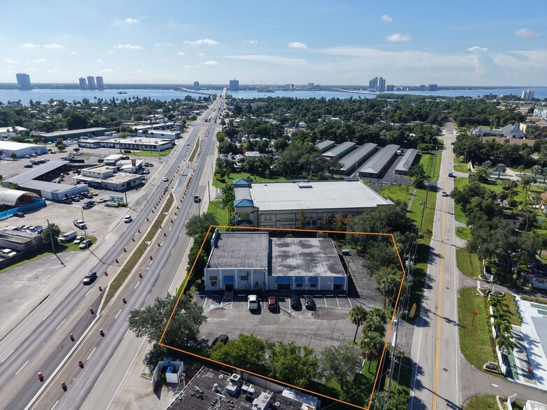 More Photos Of 1357 N Tamiami Trl, North Fort Myers General Retail For Sale