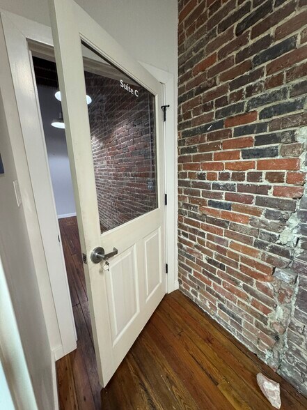 More Photos Of 109-111 N State St, Jackson Loft Creative Space For Lease