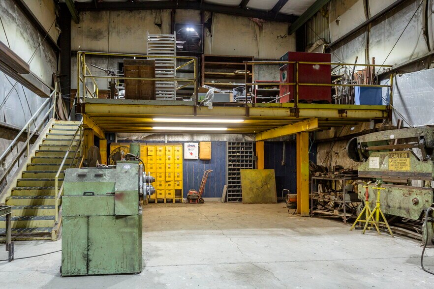 More Photos Of 806 Island Ford Rd, Mcgaheysville Warehouse For Lease