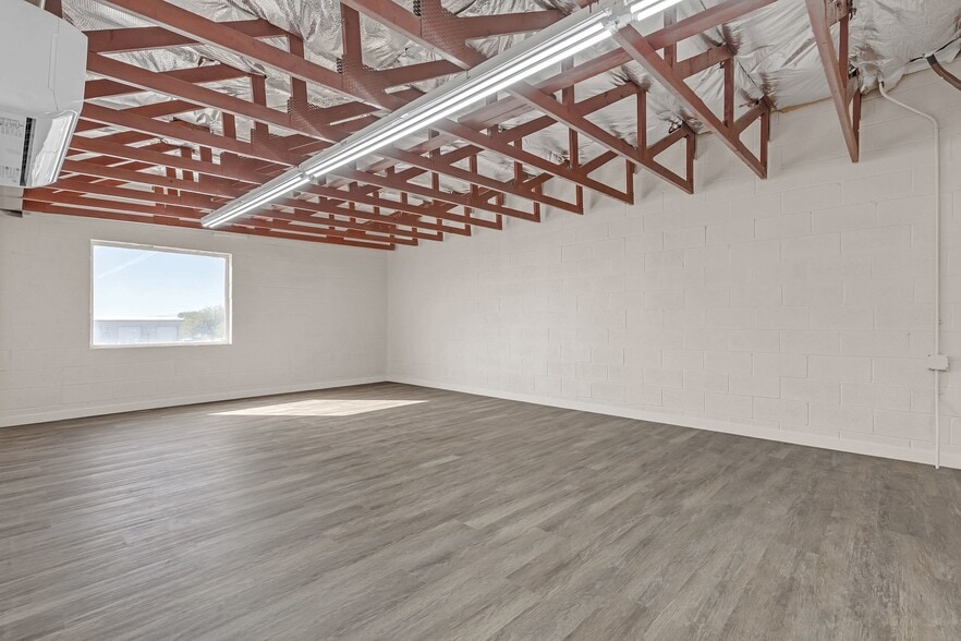 More Photos Of 2956 N Marco St, Las Vegas Manufacturing For Sale