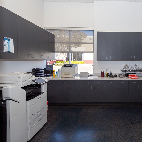 More Photos Of 2900 Collier Canyon Rd, Livermore Showroom For Sale