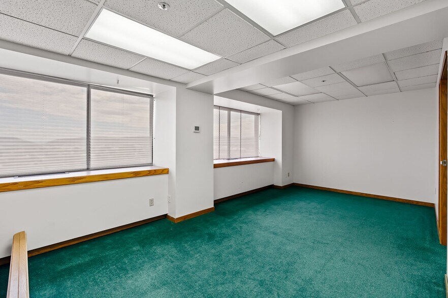 More Photos Of 402 E Yakima Ave, Yakima Office For Lease