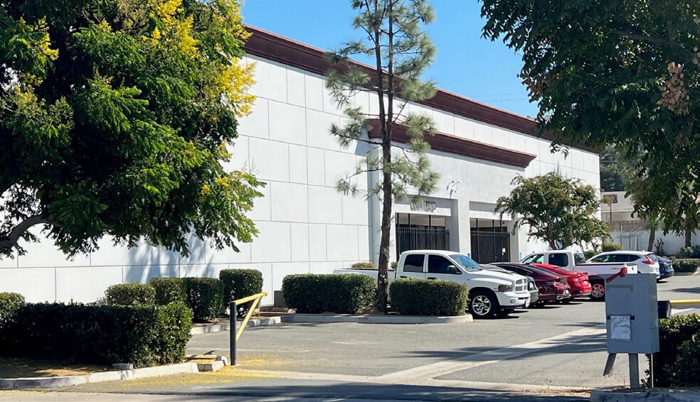 More Photos Of 3755 Lincoln St, Riverside Warehouse For Lease