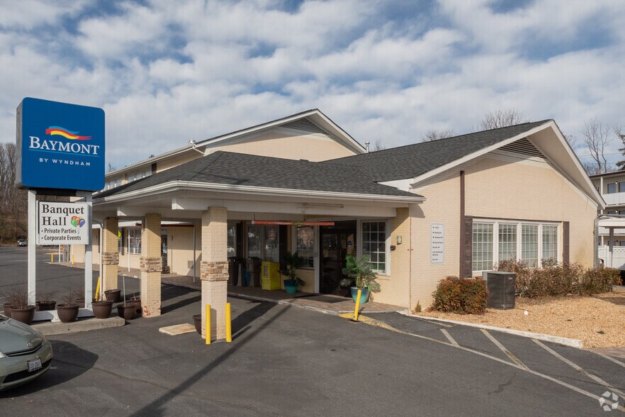 More Photos Of 10 S Commerce Ave, Front Royal Hotel For Sale