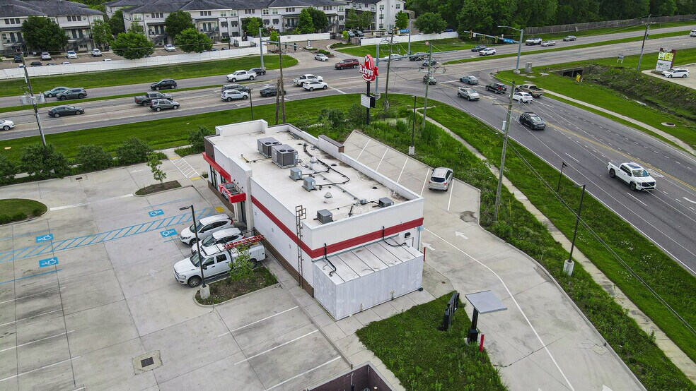 More Photos Of 5947 Creek Centre Dr, Baton Rouge General Retail For Lease