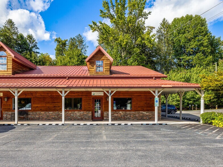 More Photos Of 271 Old Barn Rd, Hendersonville Medical For Sale