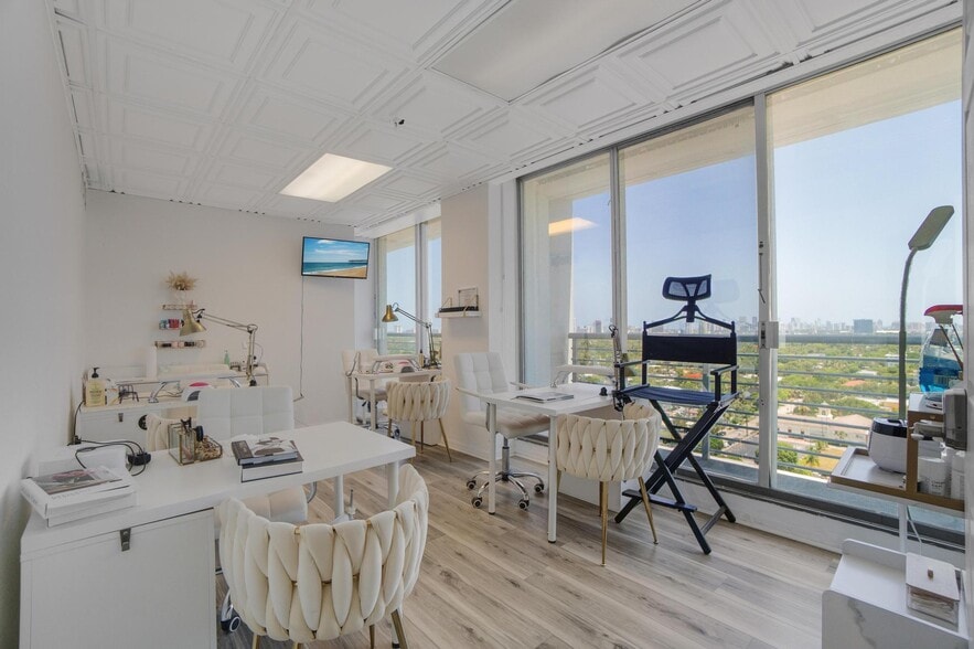 More Photos Of 1720 Harrison St, Hollywood Office Residential For Lease