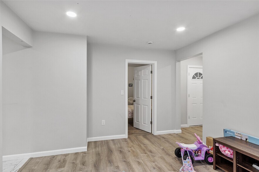 More Photos Of 36-38 Houghton St, Worcester Apartments For Sale