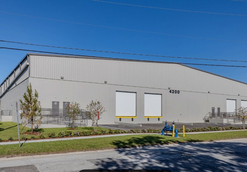 More Photos Of 4200 31st St N, Saint Petersburg Warehouse For Lease