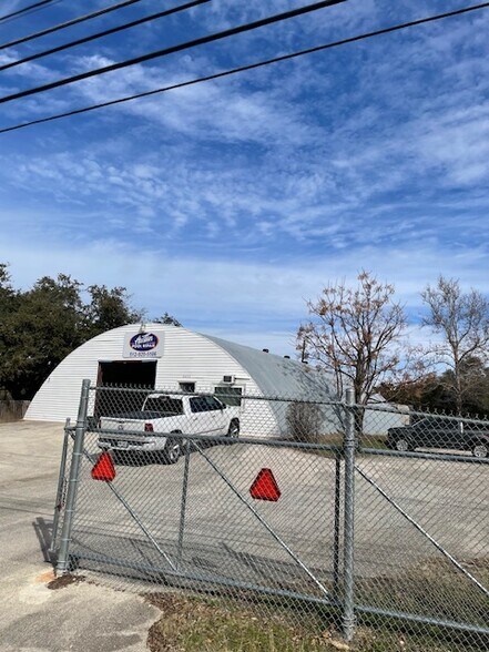 More Photos Of 8626 Old Bee Caves Rd, Austin Warehouse For Lease