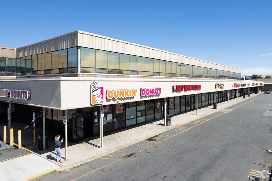 More Photos Of 107-135 Bloomfield Ave, Bloomfield Unknown For Lease
